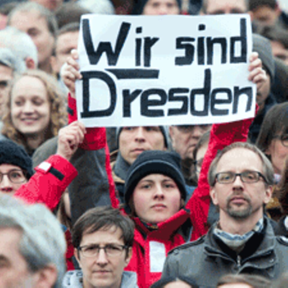 Zehntausende gingen bei der Pegida-Gegendemonstration am 10. Januar in Dresden auf die Straße.