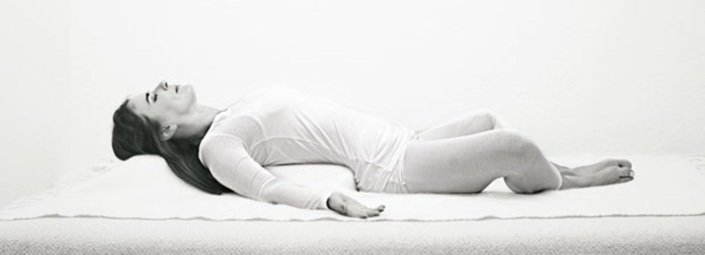 Wie Sie mit Yoga in den Schlaf finden