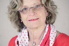 Brigitte Trümpy Birkeland, 64, aus den Glarner Bergen in der Schweiz ist Verwaltungsfrau im Ruhestand und "liebende Familienfrau". Seit dem Krebs-Tod ihres Enkels Till engagiert sie sich für Familien mit schwerkranken oder behinderten Kindern, sammelt Spenden über ihren Verein Sternentaler und hat das Buch "Sternenkind: Wie Till seinen Himmel fand" geschrieben. Brigitte Trümpy Birkeland, 64, aus den Glarner Bergen in der Schweiz ist Verwaltungsfrau im Ruhestand und "liebende Familienfrau". Seit dem Krebs-Tod ihres Enkels Till engagiert sie sich für Familien mit schwerkranken oder behinderten Kindern, sammelt Spenden über ihren Verein Sternentaler (www.sternentaler.ch) und hat das Buch "Sternenkind: Wie Till seinen Himmel fand" geschrieben.