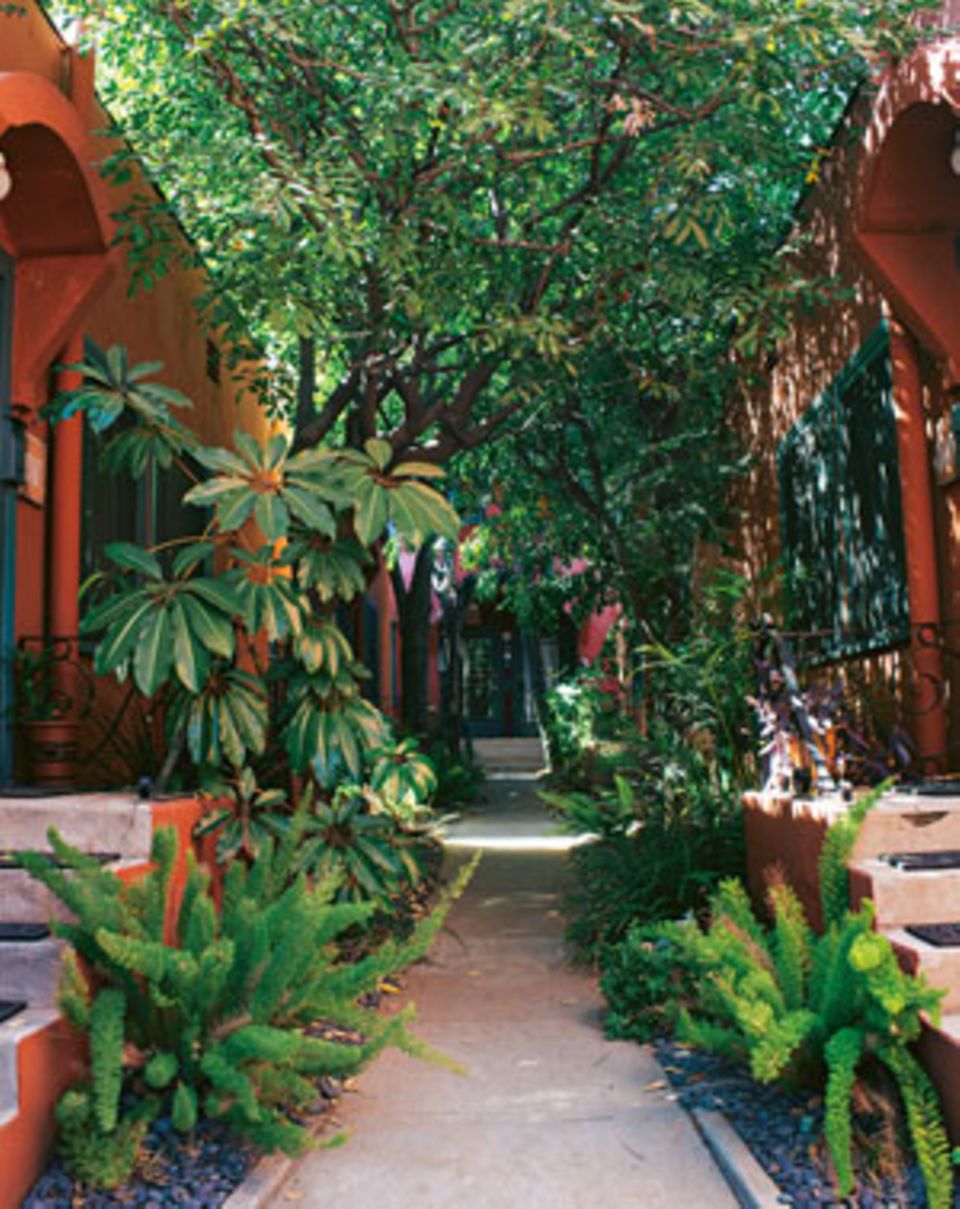 Der Garten und die Bungalows sind so heimelig, dass Gäste der Lodge "Los Feliz" Wurzeln schlagen möchten Der Garten und die Bungalows sind so heimelig, dass Gäste der Lodge "Los Feliz" Wurzeln schlagen möchten