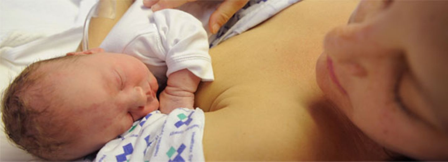 Neuer Kaiserschnitt-Trend? Mutter holt ihr Baby selbst aus dem Bauch