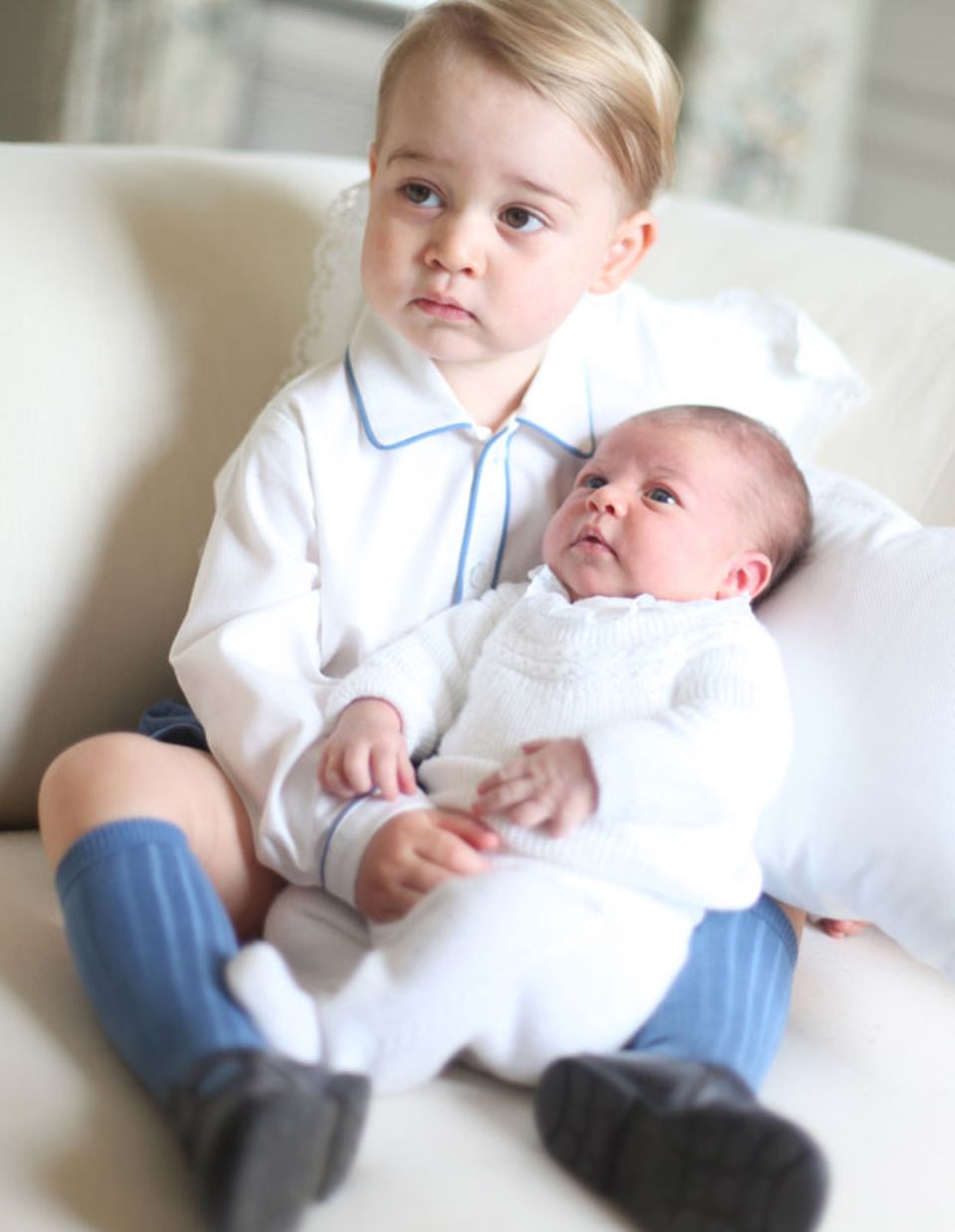 Königlich kuscheln: Prinz und Prinzessin verstehen sich bestens Königlich kuscheln: Prinz und Prinzessin verstehen sich bestens
