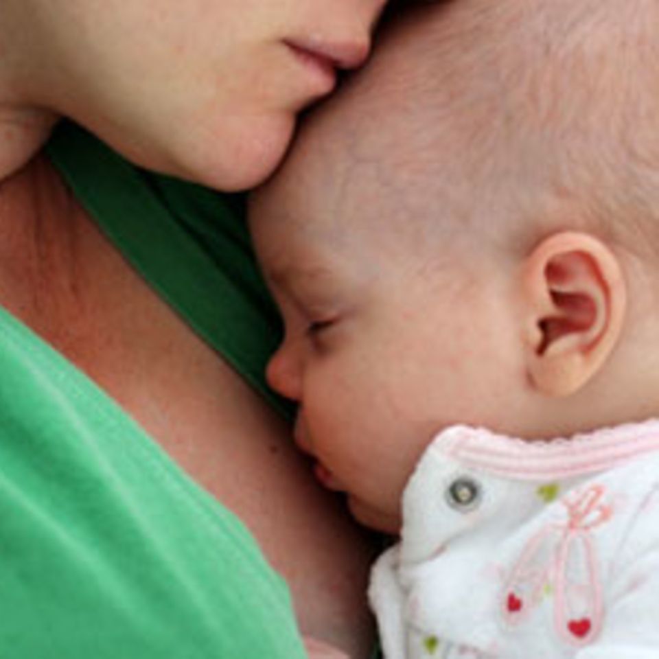 Baby erstickt neben Mama: Die unterschätzte Gefahr