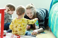 Bei Coworking Toddler werden die Kinder von professionellen Erziehern betreut. Bei Coworking Toddler werden die Kinder von professionellen Erziehern betreut.