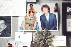 Erinnerungen: Bobbis Bürowände sind mit Fotos tapeziert Erinnerungen: Bobbis Bürowände sind mit Fotos tapeziert