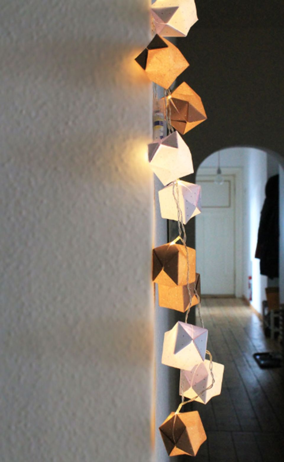 Origami-Lichterkette basteln - einfach selbstgemacht Origami-Lichterkette basteln - einfach selbstgemacht