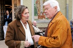 Peter Weck ist zurück im TV - als Unternehmer in Rente, der von seiner Tochter in ein Altersheim abgeschoben wurde. Peter Weck ist zurück im TV - als Unternehmer in Rente, der von seiner Tochter in ein Altersheim abgeschoben wurde.