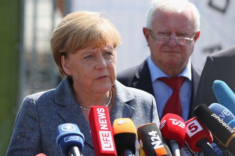 Heidenau: Merkel wird von Rechten ausgebuht