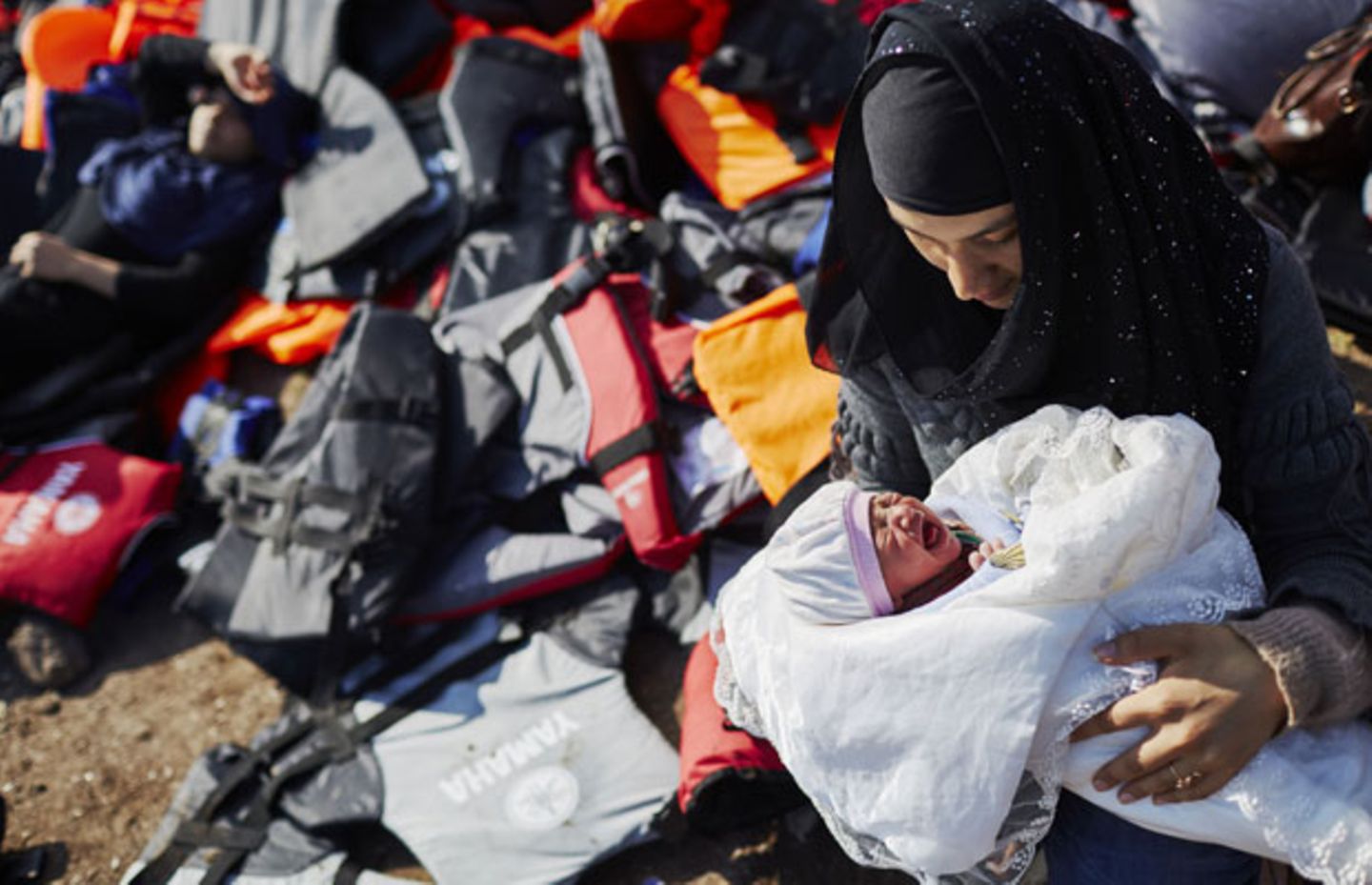 3.000 Baby-Tragen für syrische Mütter