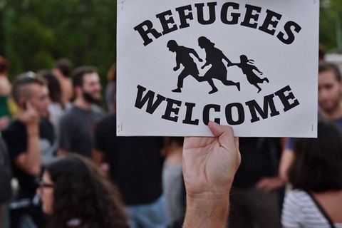 Deutsch-Türkin wird mit Flüchtling verwechselt - und mit Kuscheltier begrüßt