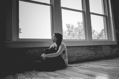Tabu Geburtstrauma: Für das Fotoprojekt "Exposing the Silence" haben Frauen über ihre belastenden Erlebnisse gesprochen. Die Protokolle lest ihr hier. Tabu Geburtstrauma: Für das Fotoprojekt "Exposing the Silence" haben Frauen über ihre belastenden Erlebnisse gesprochen. Die Protokolle lest ihr hier.