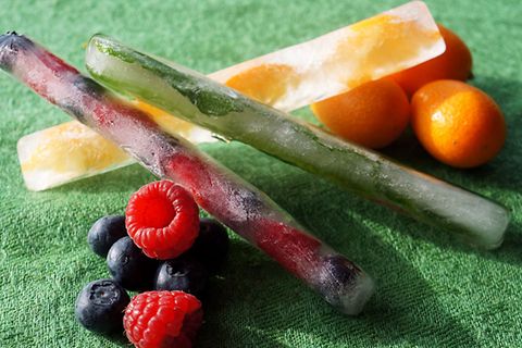 Eiswürfel mit Früchten - Erfrischung pur!
