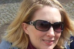 Julia R., 39, lebt mit ihrem Mann und ihrem dreieinhalbjährigen Sohn im Taunus und arbeitet als Research Consultant in einer Personalberatung. In ihrer Freizeit macht sie am liebsten lange Spaziergänge mit Hund Odin, weil sie dabei perfekt abschalten und den Kopf frei bekommen kann. Julia R., 39, lebt mit ihrem Mann und ihrem dreieinhalbjährigen Sohn im Taunus und arbeitet als Research Consultant in einer Personalberatung. In ihrer Freizeit macht sie am liebsten lange Spaziergänge mit Hund Odin, weil sie dabei perfekt abschalten und den Kopf frei bekommen kann.