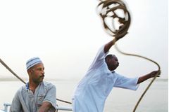 Die Crew beherrscht alles: Segeln, Kochen, Musizieren Die Crew beherrscht alles: Segeln, Kochen, Musizieren