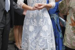 Herzogin Kate im hellblauen Spitzenkleid. Herzogin Kate im hellblauen Spitzenkleid.