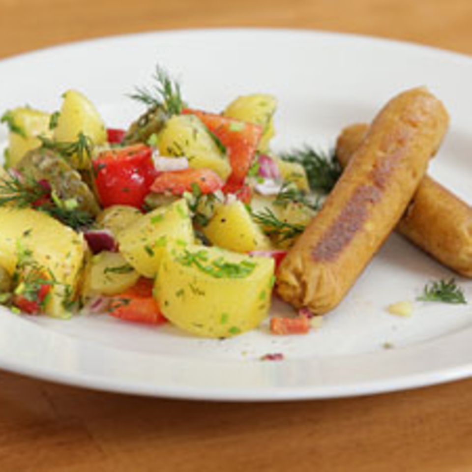 Vegane Würstchen und Kartoffelsalat
