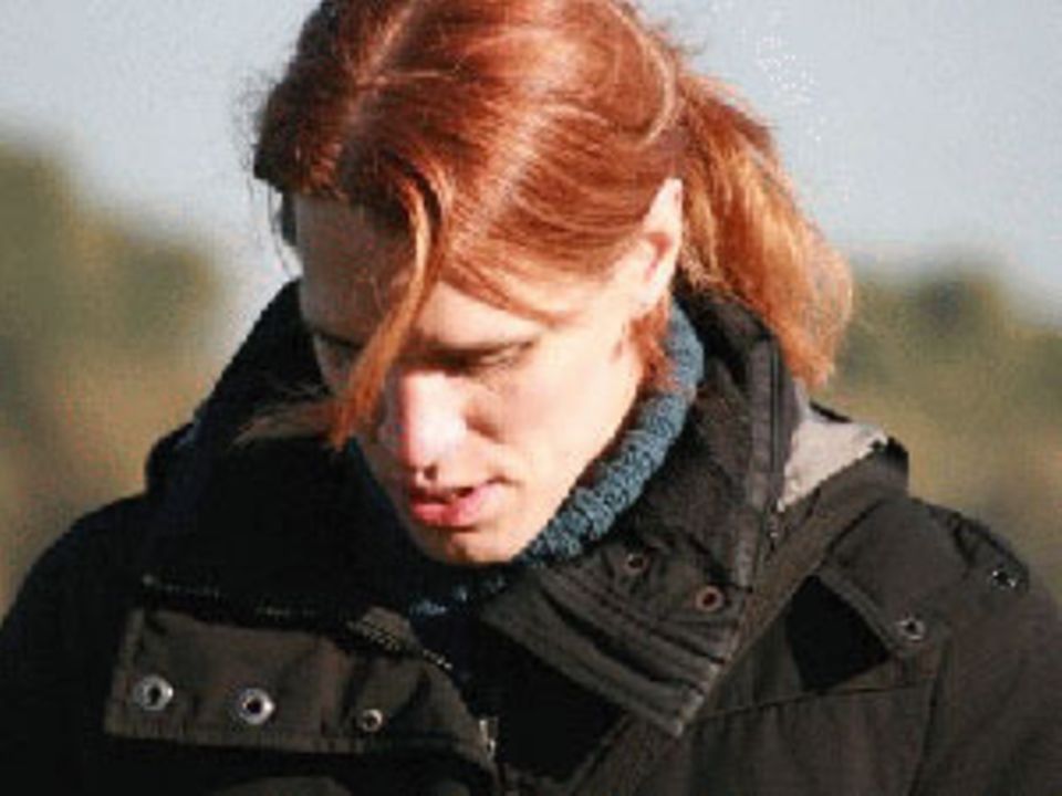 Andrea Krieger, 35, ist Systemadministratorin und wurde mit männlichen Geschlechtsmerkmalen geboren. Nach Jahren großer Unsicherheit über das, was sie ist, bekannte sie sich mit 27 als transsexuell, begann eine begleitende Psychotherapie und in der Folge die Einnahme gegengeschlechtlicher Hormone. 2011 ließ sie ihren Vornamen und ihr Geschlecht auch rein rechtlich ändern. Sie lebt seither mit ihrer Freundin, die sie noch aus der Schulzeit kennt, und deren Kindern zusammen und ist ehrenamtliche Sprecherin bei SchLAu NRW. Andrea Krieger, 35, ist Systemadministratorin und wurde mit männlichen Geschlechtsmerkmalen geboren. Nach Jahren großer Unsicherheit über das, was sie ist, bekannte sie sich mit 27 als transsexuell, begann eine begleitende Psychotherapie und in der Folge die Einnahme gegengeschlechtlicher Hormone. 2011 ließ sie ihren Vornamen und ihr Geschlecht auch rein rechtlich ändern. Sie lebt seither mit ihrer Freundin, die sie noch aus der Schulzeit kennt, und deren Kindern zusammen und ist ehrenamtliche Sprecherin bei SchLAu NRW.