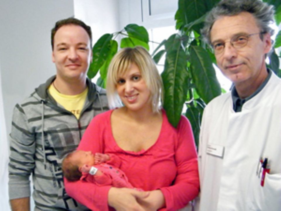 Tobias Basler; Tamara Ziegler mit Marlena; Dr. Lothar Kornalik, Facharzt für Innere Medizin und Nephrologie am Klinikum St. Marien Amberg