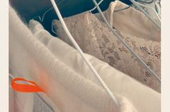 Alle Kollektionskleider in Ankes Atelier werden individuell für die Braut angefertigt - vom Spitzenbesatz bis zur Ärmelverlängerung. Alle Kollektionskleider in Ankes Atelier werden individuell für die Braut angefertigt - vom Spitzenbesatz bis zur Ärmelverlängerung.