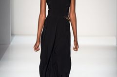 Ein Look von Victoria Beckham aus der Herbst-/Winterkollektion 2014/2015. Ein Look von Victoria Beckham aus der Herbst-/Winterkollektion 2014/2015.