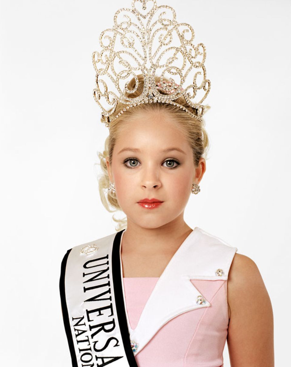 Katie, 9 Jahre, Gewinnerin des Universal Royalty Schönheitswettbewerbs. Texas, USA.