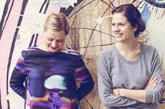 Unser Blog-Liebling: Immer nur Spielplatzkluft und Breiflecken? Von wegen: Die Berliner Bloggerinnen rund um Isa und Claudia zeigen uns Frauen, die auch mit Kindern fantastisch aussehen! Ein tolles Fotoblog mit inspirierenden Outfits und spannenden Menschen. Und das Blog-Styling ist mindestens genauso schick wie die Protagonistinnen. Unser Blog-Liebling: Immer nur Spielplatzkluft und Breiflecken? Von wegen: Die Berliner Bloggerinnen rund um Isa und Claudia zeigen uns Frauen, die auch mit Kindern fantastisch aussehen! Ein tolles Fotoblog mit inspirierenden Outfits und spannenden Menschen. Und das Blog-Styling ist mindestens genauso schick wie die Protagonistinnen.