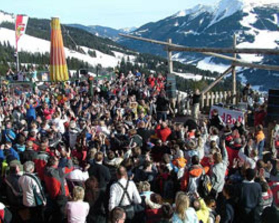 Eine der zahlreichen Après-Ski-Hütten in Saalbach Eine der zahlreichen Après-Ski-Hütten in Saalbach