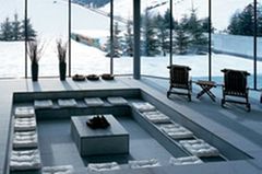 Relaxen vom Partystress mit Blick auf den Schnee Relaxen vom Partystress mit Blick auf den Schnee