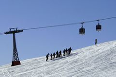 Auf die Skier, fertig, los! Auf die Skier, fertig, los!