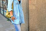 Die Studentin Saskya, 22, kombiniert eine XL-Bluse (Zara) mit Streifen zu einer stone-bleached Röhrenjeans (aus Brasilien). Die gelbe Tasche (Azorra) und die schwarze Brille (Tom Ford) verleihen dem Look den letzten Schliff. Sehr lässig und modisch zugleich!