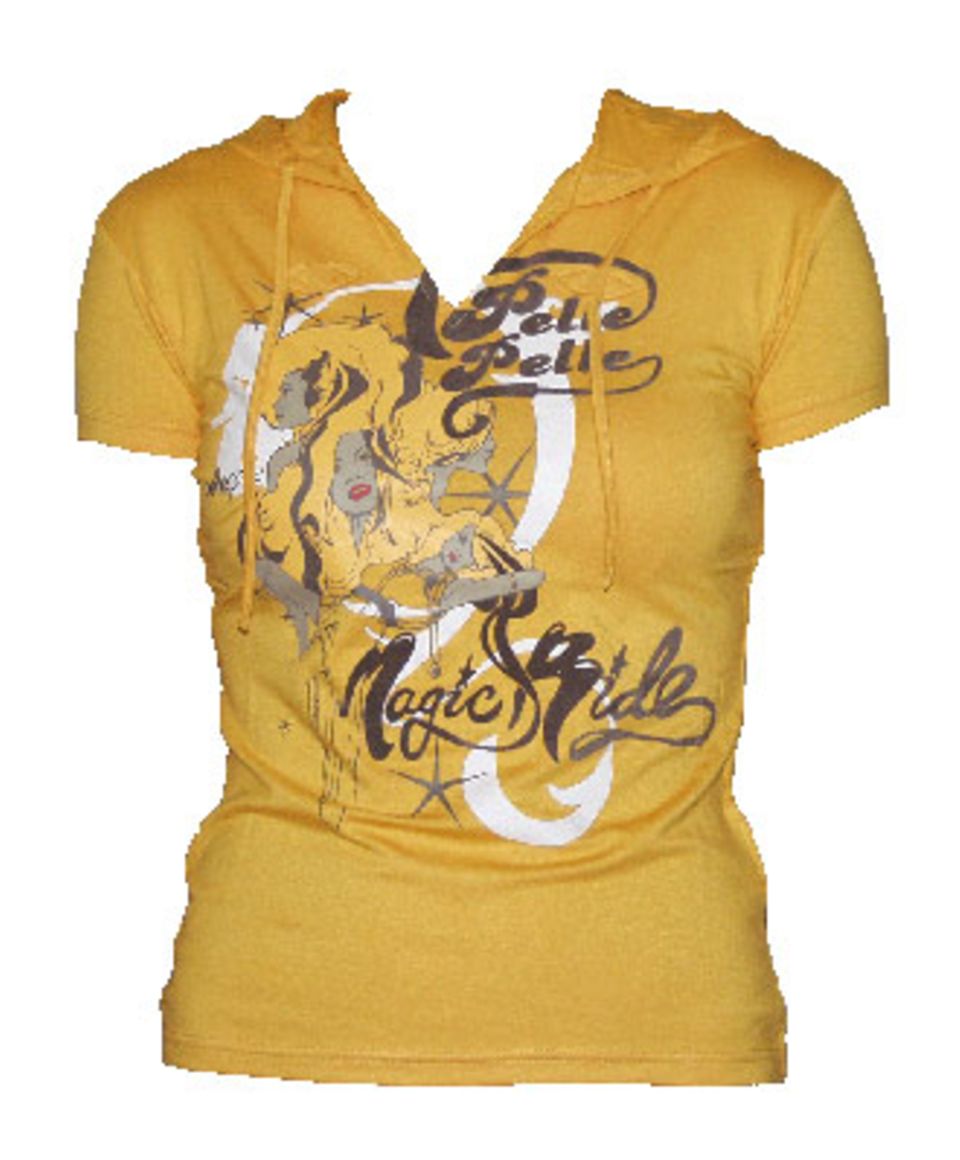 Gelbes T-Shirt mit V-Ausschnitt, Kapuze und All-Over-Print; 32,95 Euro; von Pelle Pelle
