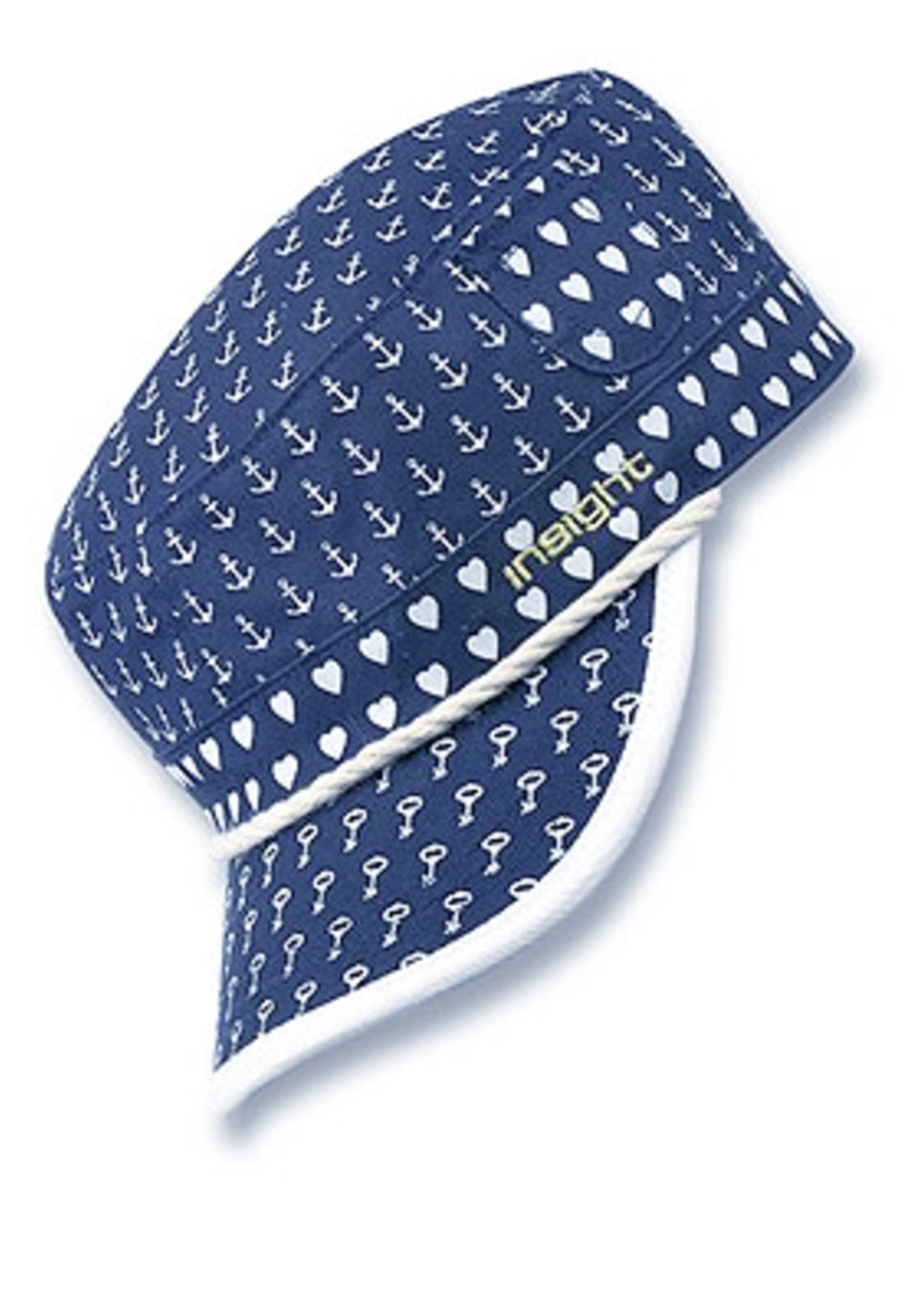 Maritim designte Schirmmütze mit seitlicher Taschenapplikation und rückseitig individuell verstellbarem Größenriegel; 29,99 Euro; von INSIGHT über www.frontlineshop.com