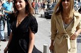 Gespottet: die französische Vogue-Chefin Carine Roitfeld mit ihrer Tochter Julia auf dem Weg zur Modenschau. Ihr Hairstyle: lang und mittelgescheitelt. Sagen wir doch!