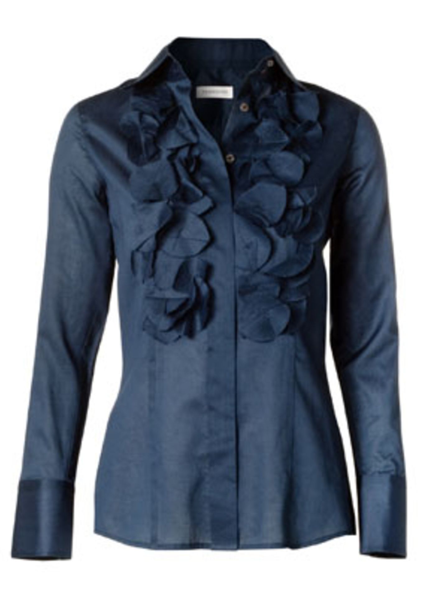 Leichte Bluse in dunklem Blauton mit Rüschen von Turnover, um 90 Euro.