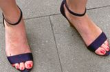 Klassiche Schönheiten sind diese Schuhe von Anna, 23, einer Modemanagement-Studentin aus Hamburg. Die schönen Sandalen passen toll zu sommerlichen Kleidern und Röcken. Die Schuhe hat Anna von Zara.