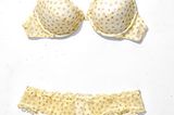 Benetton; BH ca. 20,90 Euro; Slip 13,90 Euro