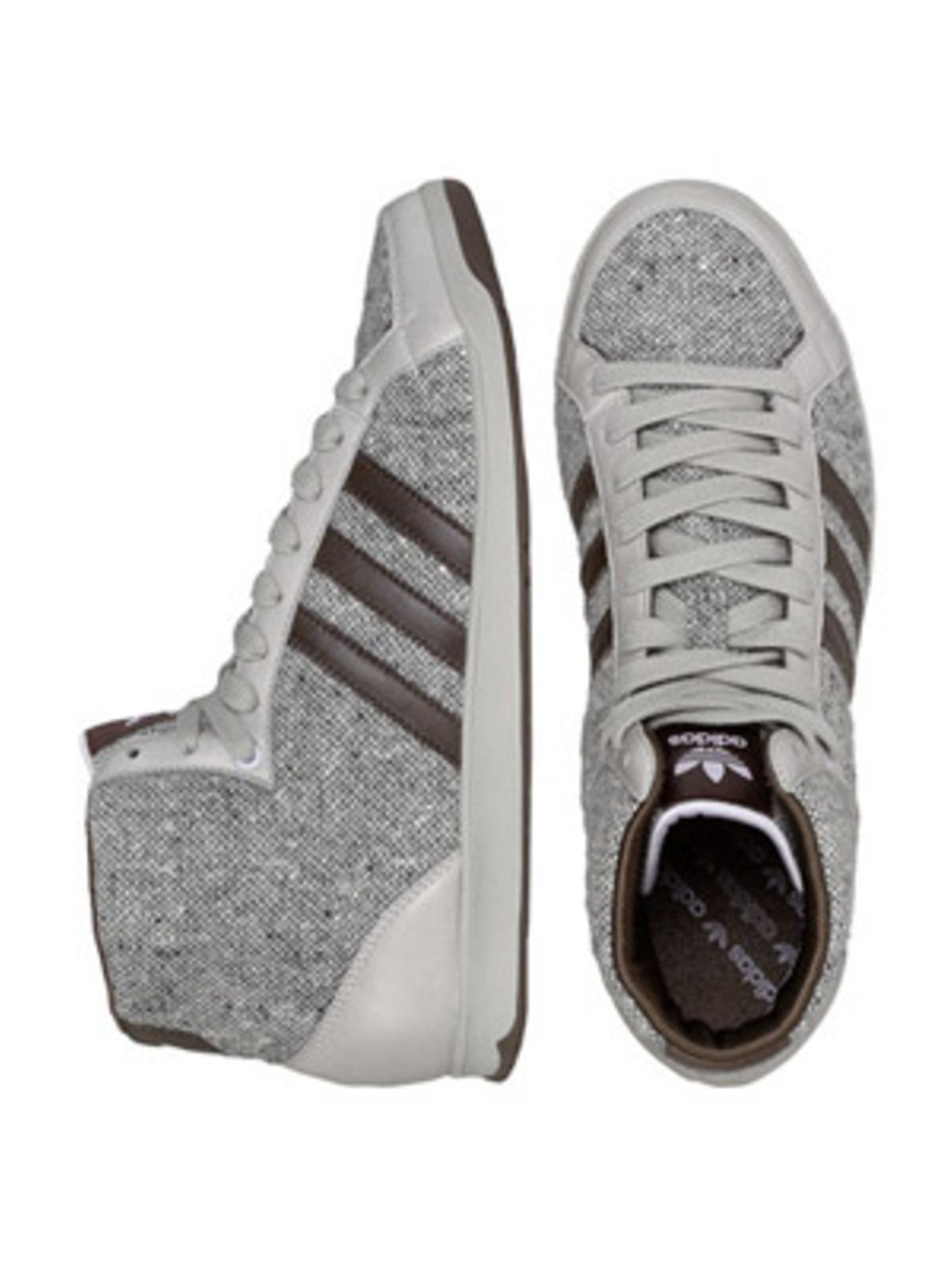Tweed-Schuh in stylischem Grau von Adidas, um 80 Euro. Über  www.frontlineshop.com.