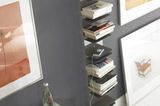 Bücherturm    Sie stapeln sich und stapeln sich und stapeln sich. Ja, und das dürfen sie auch, denn mit diesem Bücherturm ist eure Büchersammlung immer schnell zur Hand und kann dank Einlegeböden nach Belieben sortiert werden. Das Metallregal ist grau lackiert und wird fertig montiert versandt. Maße (HxTxB): 155 x 25 x 25 cm. Für 139 Euro zzgl. Versandkosten unter >> www.car-moebel.de