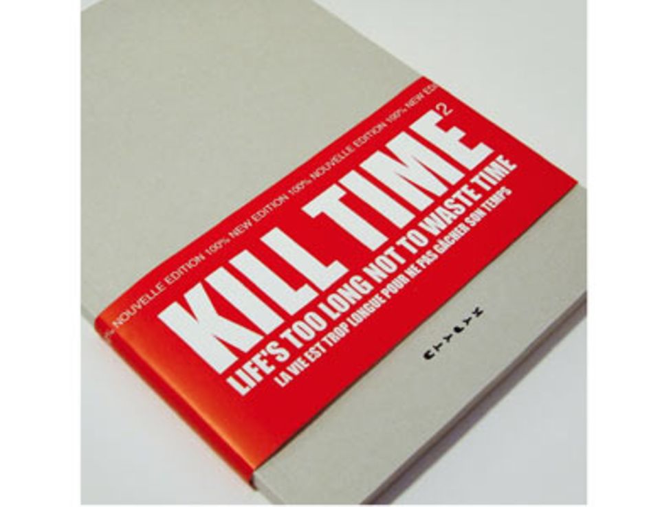 Wenn's mal wieder etwas länger dauert: Malbuch "Kill Time" mit ausgefallenen Motiven von Geschenke für Freunde, um 16 Euro.