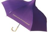 Damit schon der Weg in die Uni Spaß macht: Schirm mit Schriftzug "Fräulein Wunderbar" von Pinja, um 24 Euro.