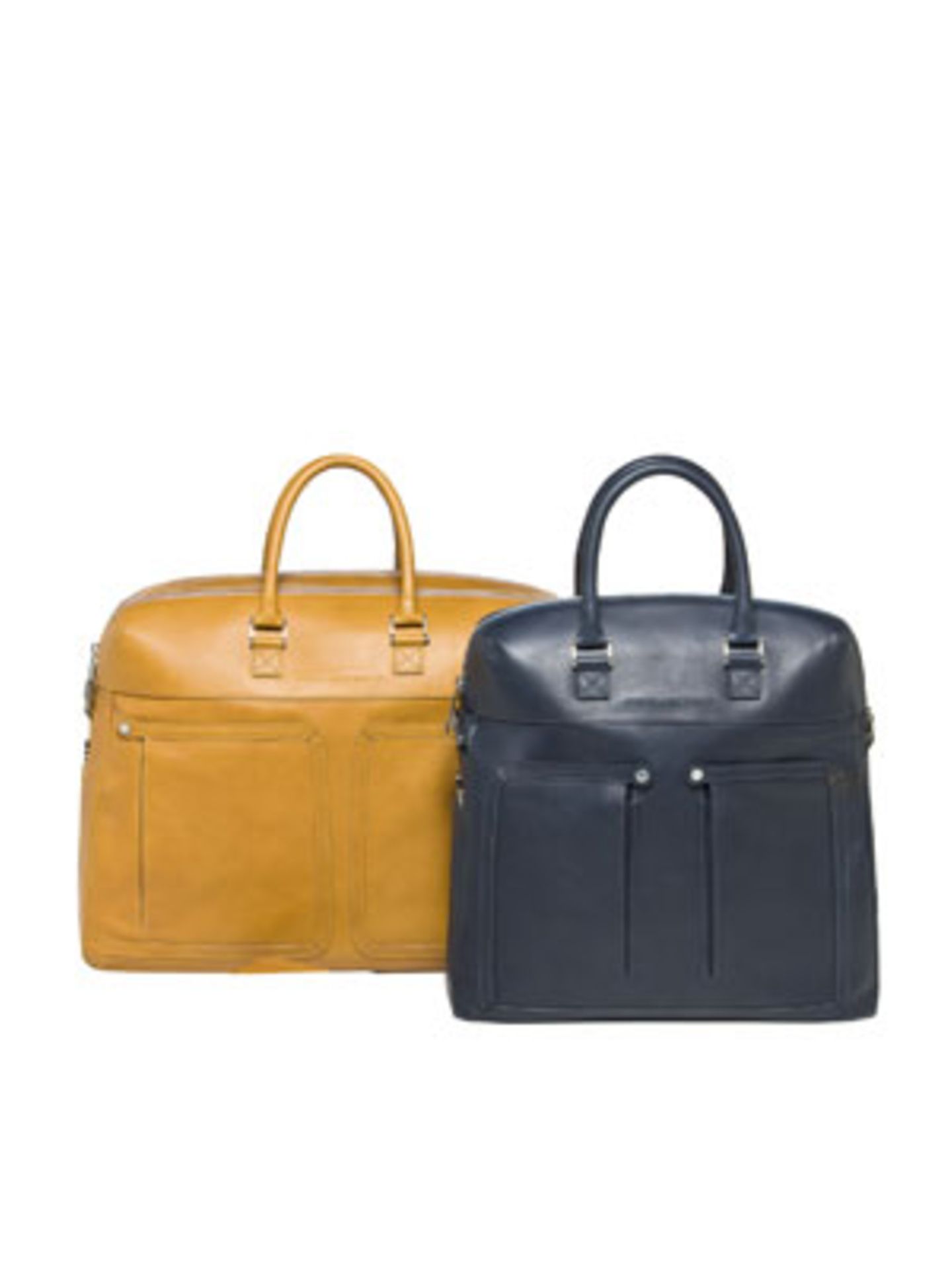 Elegant, funktional und todschick kommen diese beiden Modelle von PIQUADRO daher. Um 250 Euro (gelbe Tasche) und 310 Euro (dunkelblaues Modell).