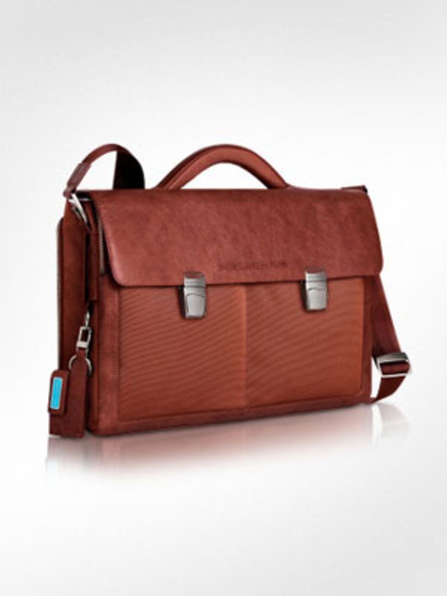 Laptoptasche im kultigen Schulranzen-Look aus hochwertigem Leder von Forzieri, um 330 Euro.