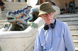 Regisseur Woody Allen am Set in Barcelona.