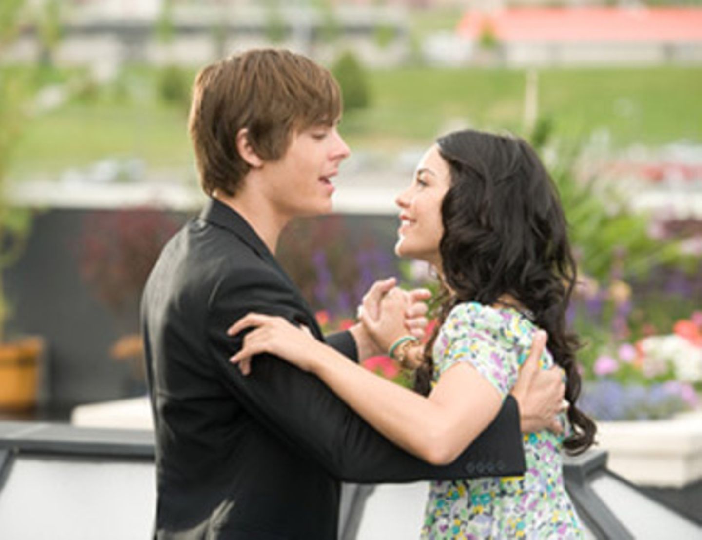 Tanzend und singend ins Glück: Troy und Gabriella in "High School Musical 3".