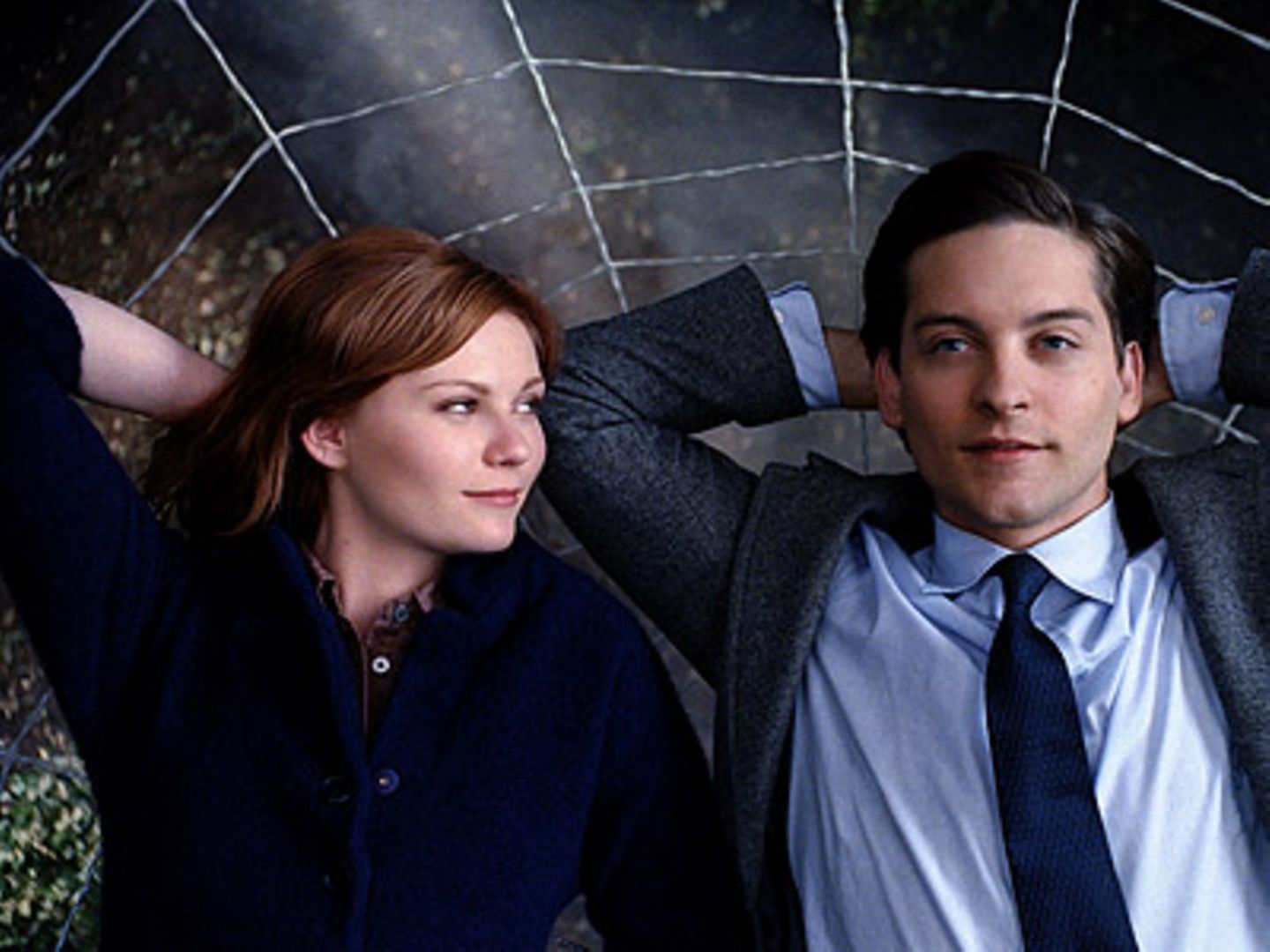 Wenn das nicht Liebe ist... Mary-Jane (Kirsten Dunst) und Peter (Tobey Maguire) beim romantischen Sternegucken - das Netz hat Spider-Man praktischerweise immer dabei