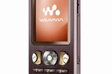 "Sony Ericsson Walkman"    Für die Plaudertaschen unter uns ist wohl das Sony Ericsson Walkman das passende Handy. Bis zu 540 Minuten Sprechzeit können da in einem Rutsch verbraten werden. Außerdem mit dabei: MMS, Videofunktion und natürlich mp3-Player und Radio. Um 135 Euro ohne Vertrag.