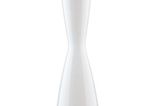 Mundgeblasene Vase "Solitär" von Eva Solo, Höhe 25 cm, für eine langstielige Blume, um 46 Euro. Über www.1a-versand.de