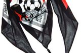 Cooles Designer-Halstuch mit integriertem Fußball von Lin Art Project für ca. 149 Euro