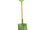 Diese grüne Schaufel macht Lust auf Gartenarbeit. Maße: 24x102cm, 49,90 Euro zzgl. Versandkosten, zu bestellen unter >> www.design-3000.de.