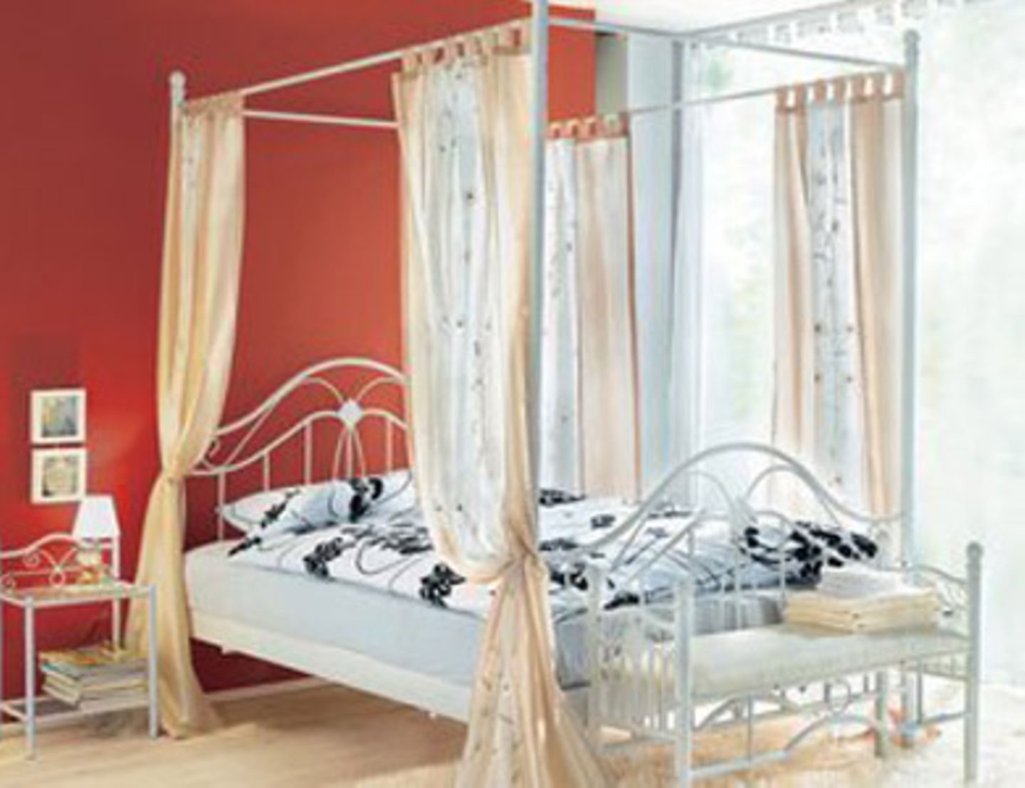 Schlafen wie im Himmel in diesem verträumten Bett, ca. 240 Euro über www.otto.de